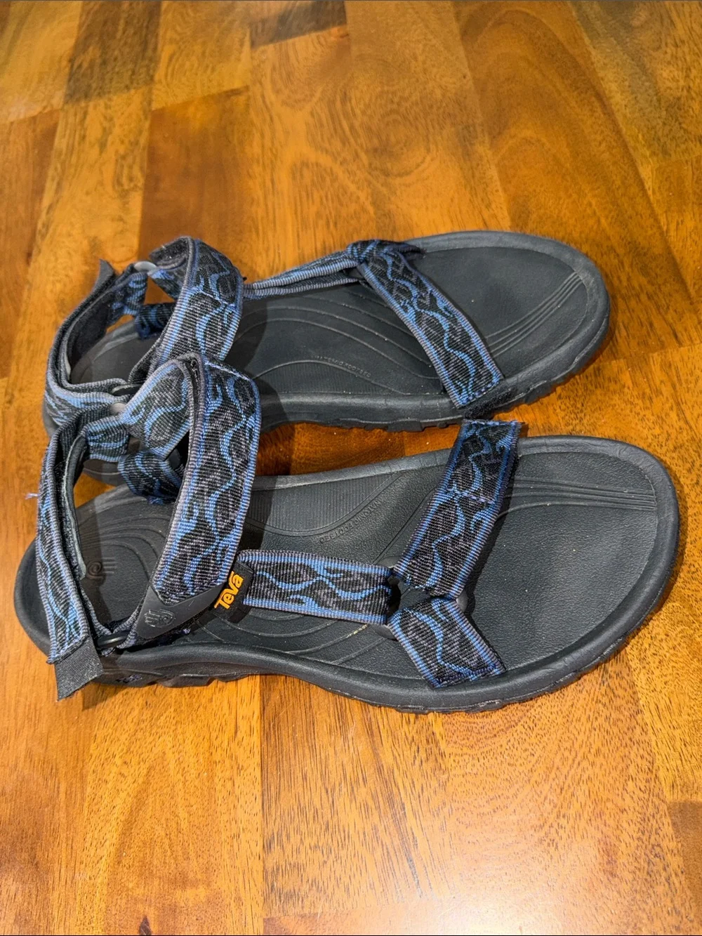 Teva  hurricane 8 Men's Navy and Black Patterned Strap Sandal